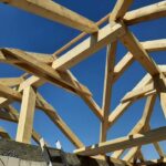 krovy spojené sedlové střechy na novostavbě typu bungalov - public tools s.r.o.